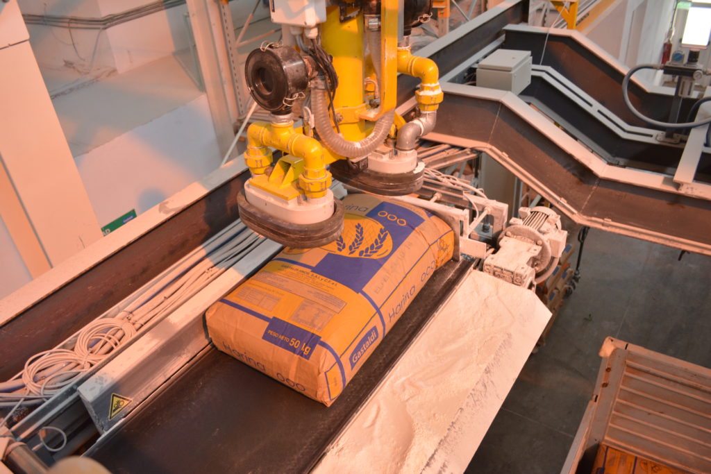 Embolse y carga de harina de trigo en Gastaldi Hnos Embolse y carga de harina de trigo en Gastaldi Hnos